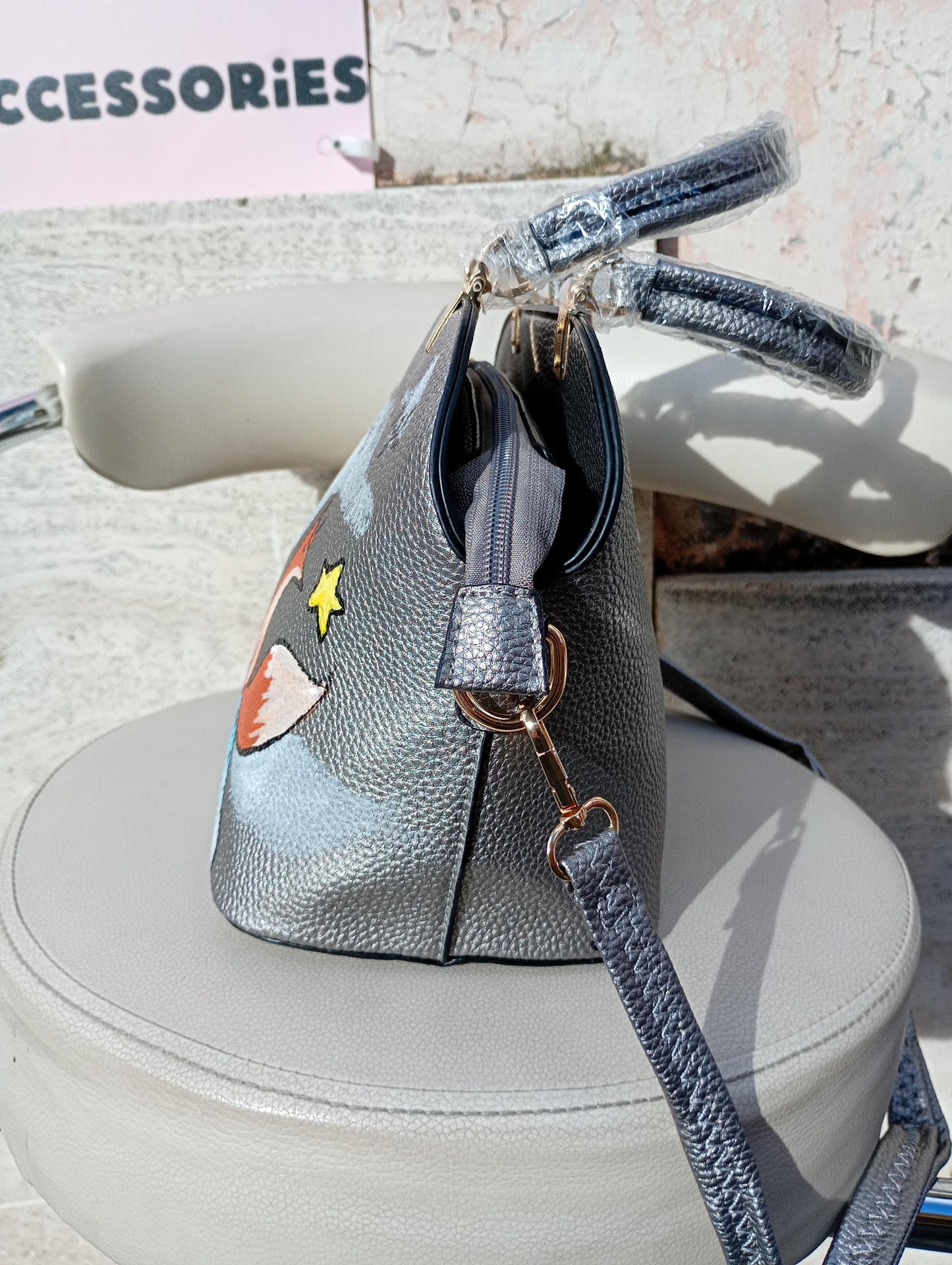 Borsa Dipinta a Mano – Il Piccolo Principe – “L’essenziale è invisibile agli occhi” –Pelle Ecopelle – Personalizzabile