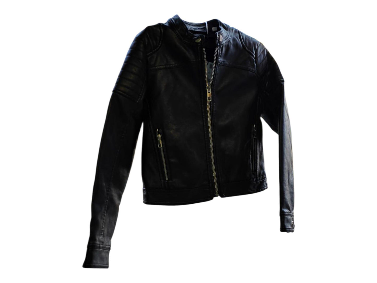 Giacca in ecopelle per bambini dipinta a mano – Stitch personalizzabile con nome 🧵* 🧩 *Coordinabile su richiesta:* È possibile ordinare *un portafoglio , una borsa o un giacchetto perfettamente abbinato* con lo stesso stile e soggetto ! Giacca in ecopelle nera per bambine o bambini, dipinta interamente a mano con il tenerissimo *Stitch*! Un capo unico, perfetto per i piccoli fan Disney, personalizzabile con il *nome del bambino* o solo con il personaggio, a seconda della preferenza