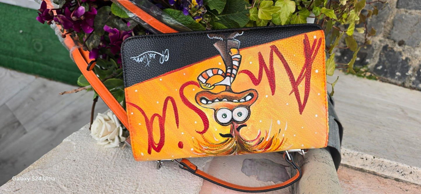 Il protagonista è Ansia, il personaggio iconico di Inside Out, perfettamente riprodotto per chi ama il mondo dell’animazione e gli accessori unici. 📌 Dettagli Prodotto: ✔ Pezzo unico: Il prodotto in foto è stato venduto, ma verrà realizzato con lo stesso design su una borsa molto simile ✔ Materiale: Ecopelle ✔ Tecnica: Pittura acrilica a mano ✔ Lavabile in lavatrice fino a 40° ✔ Tempi di realizzazione: Se non disponibile in pronta consegna, sarà realizzata in 2 giorni lavorativi ✔ Pezzo unico: Il prodotto