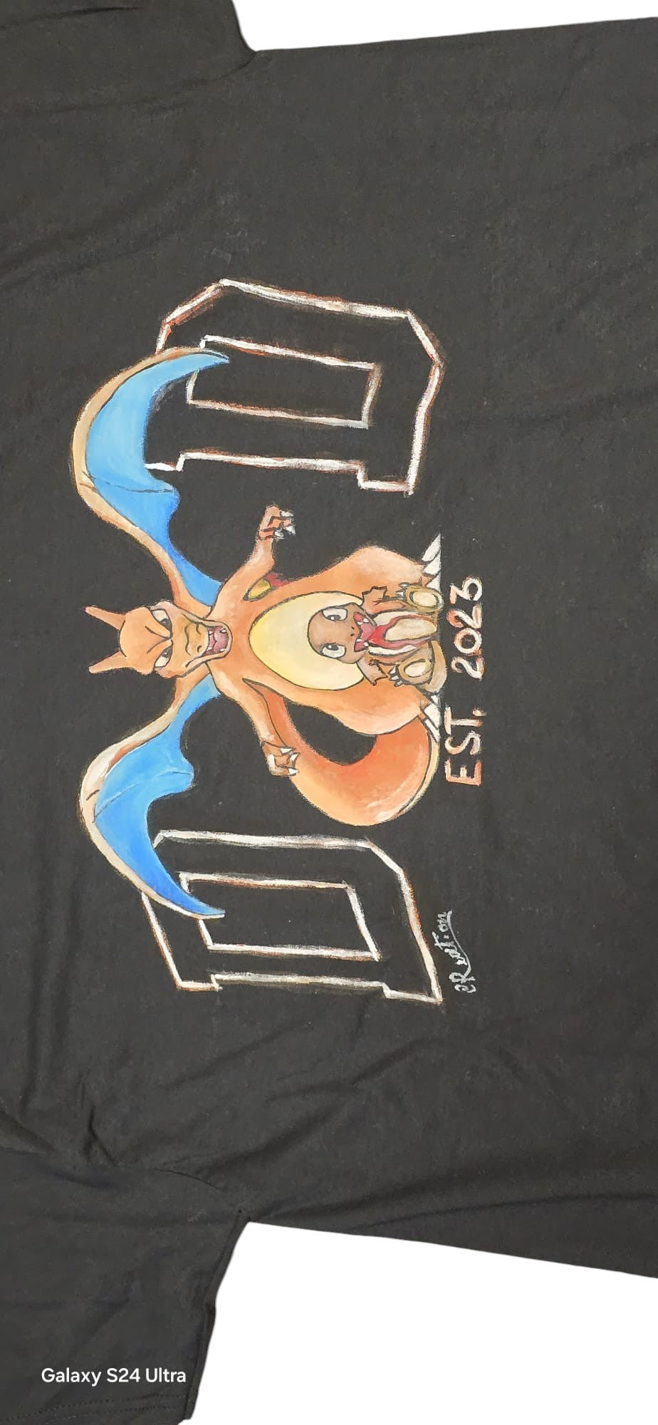 Maglietta Dipinta a Mano – Charizard (Pokémon)