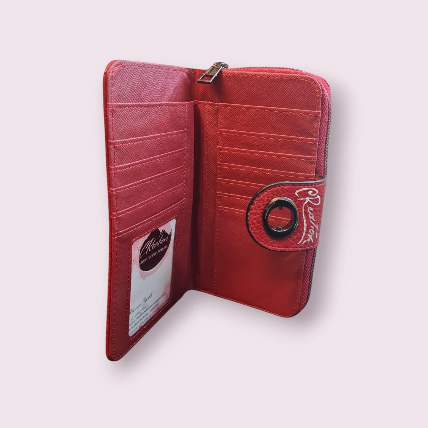 Portafoglio dipinto a mano "Minnie &amp; Topolino" *Portafoglio Dipinto a Mano – Topo Gigio con Frase Celebre "Volevo Essere un Duro"* Questo portafoglio artigianale è un pezzo unico, dipinto a mano con la celebre immagine di Topo Gigio e la frase "Volevo essere un duro", ispirata a una canzone iconica di Sanremo. Realizzato in *ecopelle* di alta qualità, ogni portafoglio è personalizzato con colori acrilici resistenti