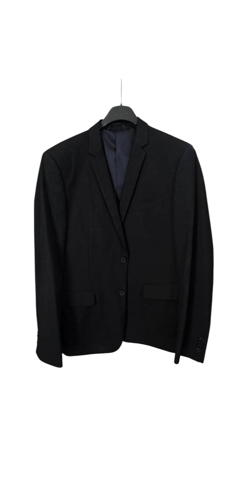 “Io non mi arrendo mai, perché questo è il mio credo ninja!” – Non perdere l’occasione di indossare un capo d'abbigliamento unico, dinamico e ricco di stile, dedicato a uno dei personaggi più amati della storia degli anime.
Info importanti sulle foto