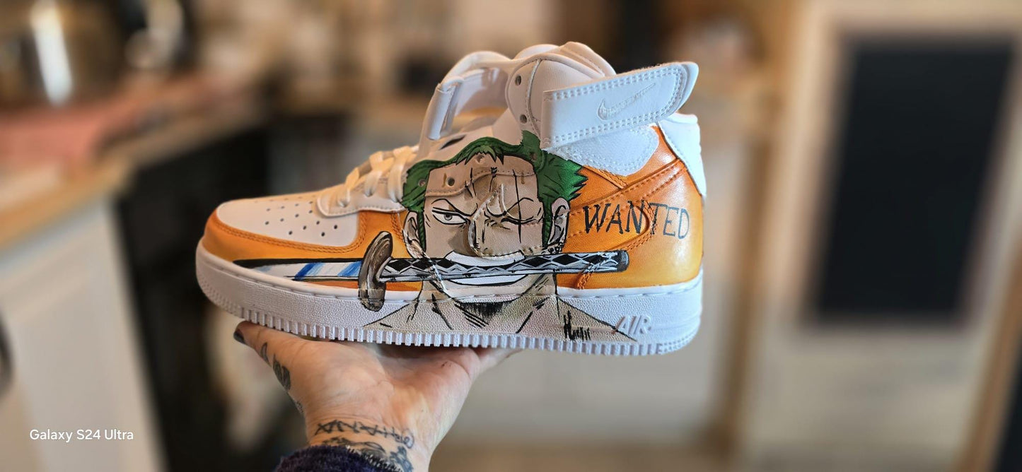 Nike Custom Personalizzate – Tema One Piece 🎨🏴☠️ Per i veri fan di One Piece e per chi vuole distinguersi con stile, ecco le Nike Air Force 1 dipinte a mano con un’esclusiva personalizzazione ispirata al celebre anime! Ogni paio è decorato a mano con colori acrilici professionali e sigillato per garantire resistenza e durata nel tempo. Un prodotto unico, perfetto per chi ama la moda, l’arte e l’universo dei pirati! 