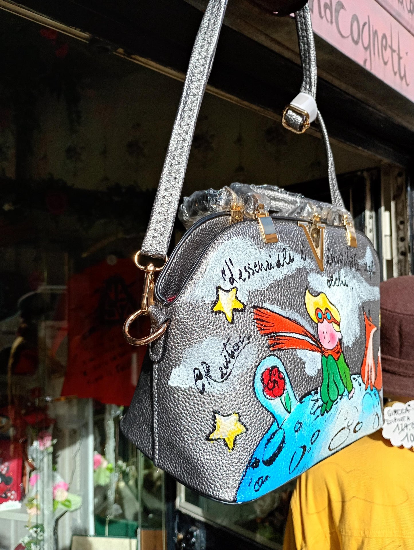 Borsa Dipinta a Mano – Il Piccolo Principe – “L’essenziale è invisibile agli occhi” –Pelle Ecopelle – Personalizzabile