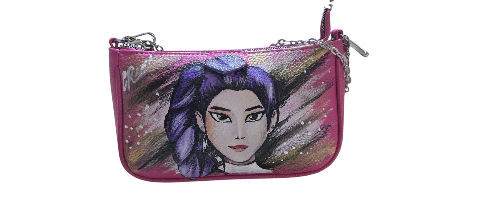 ✨ Borsa unica e originale, dipinta interamente a mano con le Huntrx come protagoniste, raffigurate in scene dinamiche ispirate al loro mondo da demon hunters. Sul retro è possibile aggiungere dettagli o scritte personalizzate a scelta.
Realizzata su base in pelle/ecopelle di alta qualità, resistente e capiente, perfetta per l’uso quotidiano o come idea regalo originale. I colori utilizzati sono acrilici professionali per tessuti, resistenti all’acqua e al tempo.