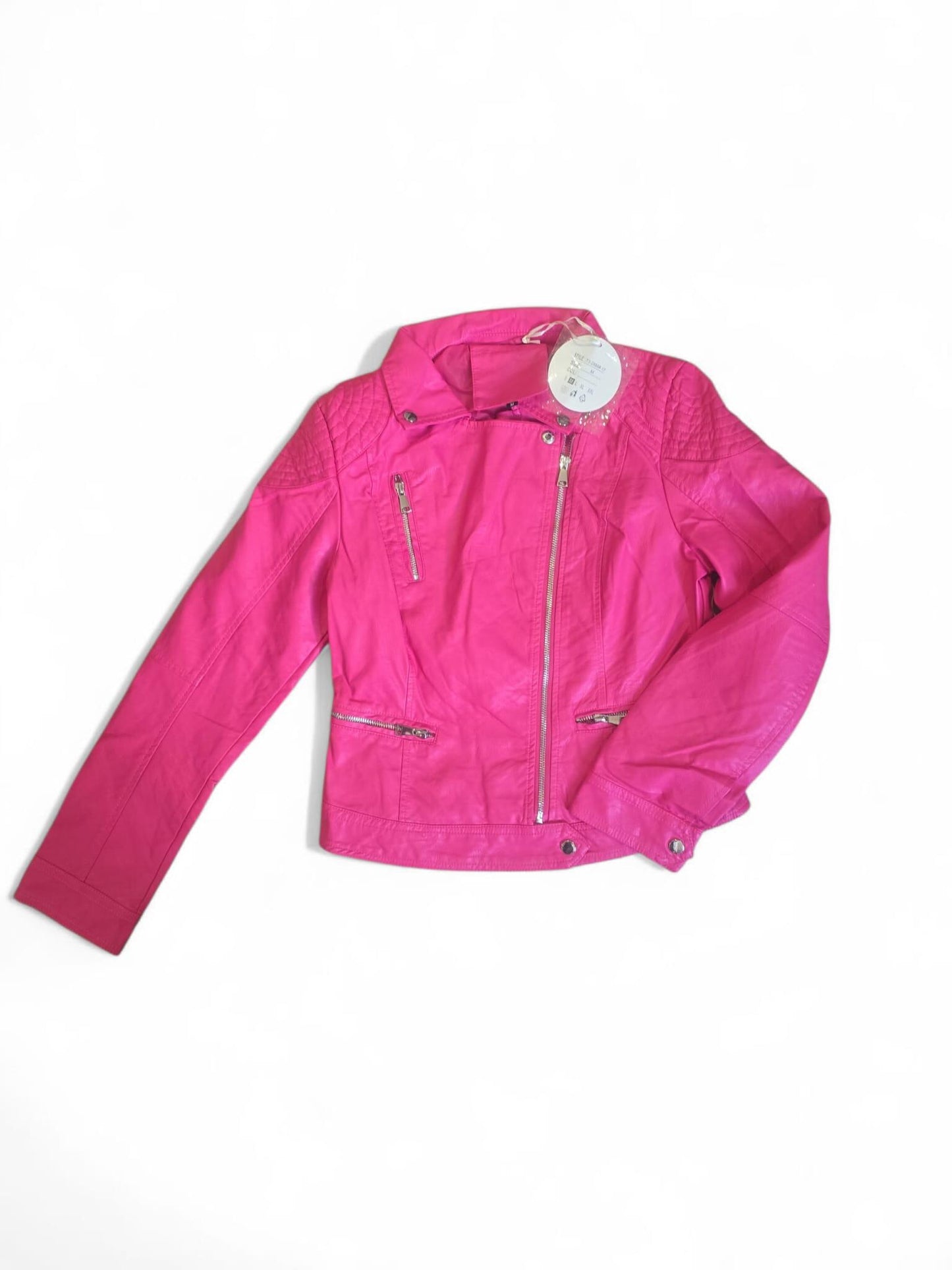 *🎨 Giacca in pelle dipinta a mano con soggetto principale ispirato al famoso Stregatto e la frase: *"Tutti i migliori sono matti"* 🐱✨ Un capo unico, originale e realizzato artigianalmente per chi ama distinguersi! 🧵 *Personalizzabile*: puoi richiedere variazioni del personaggio, della frase o anche del tipo di tessuto (ad esempio ecopelle, jeans o altro materiale a scelta). 