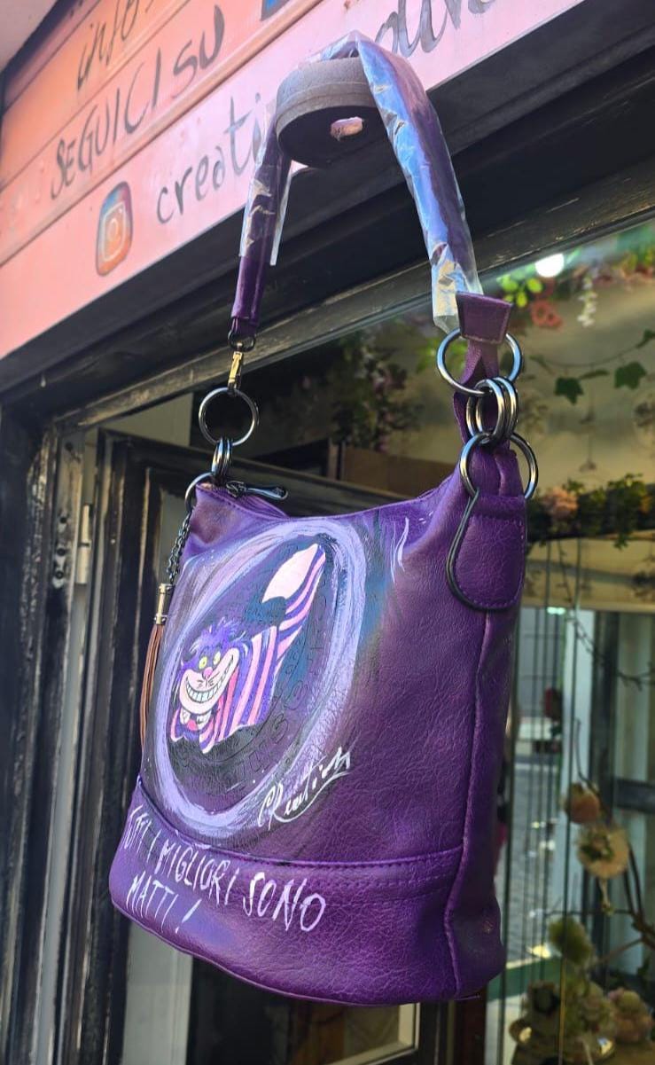Grinsekatze „Die besten sind verrückt“ handbemalte Tasche aus Kunstleder/Leder