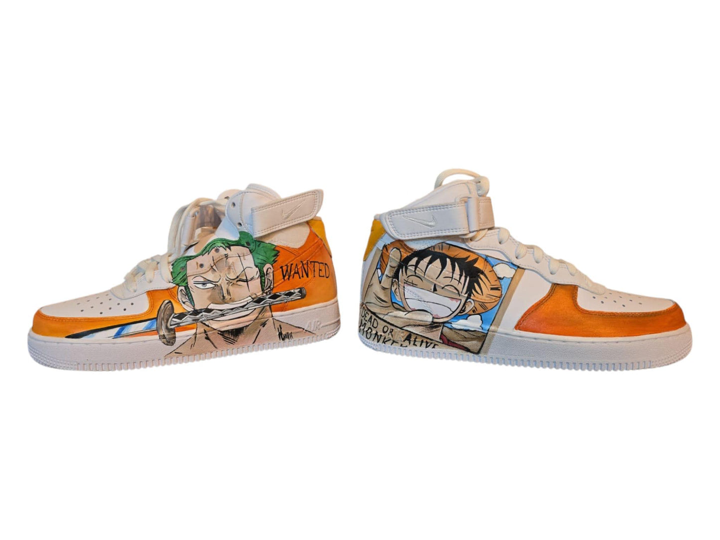 Nike Custom Personalizzate – Tema One Piece 🎨🏴☠️ Per i veri fan di One Piece e per chi vuole distinguersi con stile, ecco le Nike Air Force 1 dipinte a mano con un’esclusiva personalizzazione ispirata al celebre anime! Ogni paio è decorato a mano con colori acrilici professionali e sigillato per garantire resistenza e durata nel tempo. Un prodotto unico, perfetto per chi ama la moda, l’arte e l’universo dei pirati! 