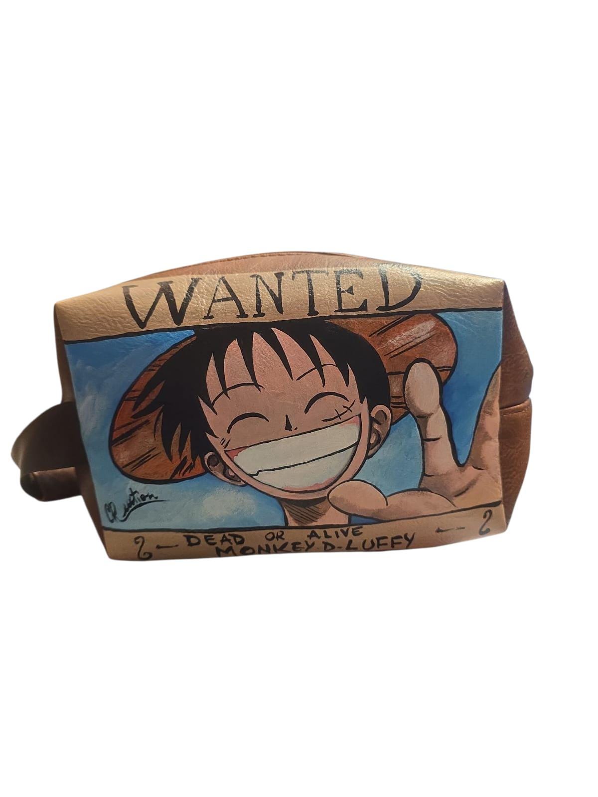 *Pochette Uomo One Piece – Luffy Rubber "Wanted" – Accessorio Anime Dipinto a Mano* --- *📄 Descrizione:* Pochette da uomo dipinta interamente a mano con soggetto principale *Luffy* di *One Piece* in versione *Rubber*, accompagnato dalla celebre scritta *"Wanted"*. Un pezzo unico per veri appassionati di anime e manga! ✔️ *Materiale*: ecopelle/pelle di alta qualità 🎨 *Colori*: acrilici professionali resistenti all’acqua e al tempo