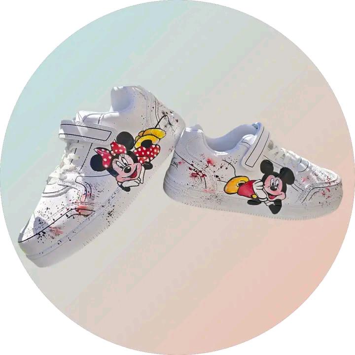 ❤️ Scarpe Bata Dipinte a Mano – Minnie &amp; Topolino 🎨👟 🧩 *Coordinabile su richiesta:* È possibile ordinare *un portafoglio , una borsa o un giacchetto perfettamente abbinato* con lo stesso stile e soggetto