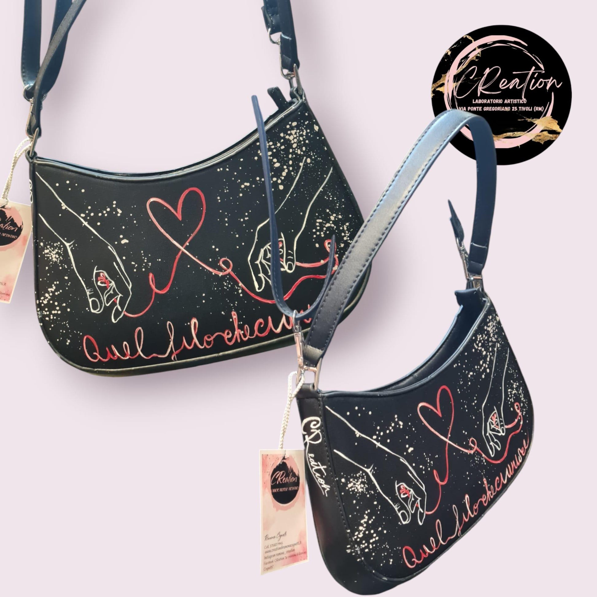 Borsa Dipinta a Mano - Due Mani Legate dal Filo Rosso - Leggenda Giapponese - Accessorio Unico e Significativo 🧩 *Coordinabile su richiesta:* È possibile ordinare *un portafoglio o un giacchetto perfettamente abbinato* con lo stesso stile e soggetto ! Descrizione: Scopri il fascino e la profondità della leggenda giapponese del "Filo Rosso del Destino" con questa borsa dipinta a mano, che racconta una storia di connessioni invisibili e destini intrecciati. Le due mani, legate da un filo rosso