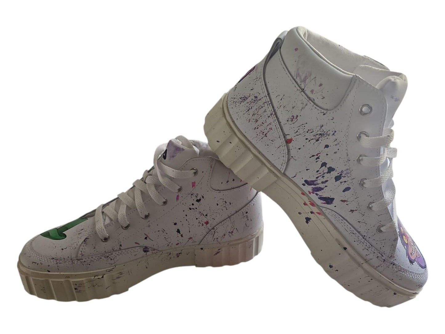 *Scarpe Fila Dipinte a Mano – Tema Stregatto di Alice 🐱✨* 🧩 *Coordinabile su richiesta:* È possibile ordinare *un portafoglio , una borsa o un giacchetto perfettamente abbinato* con lo stesso stile e soggetto ! Scarpe Fila alte dipinte interamente a mano con il celebre *Stregatto* di “Alice nel Paese delle Meraviglie