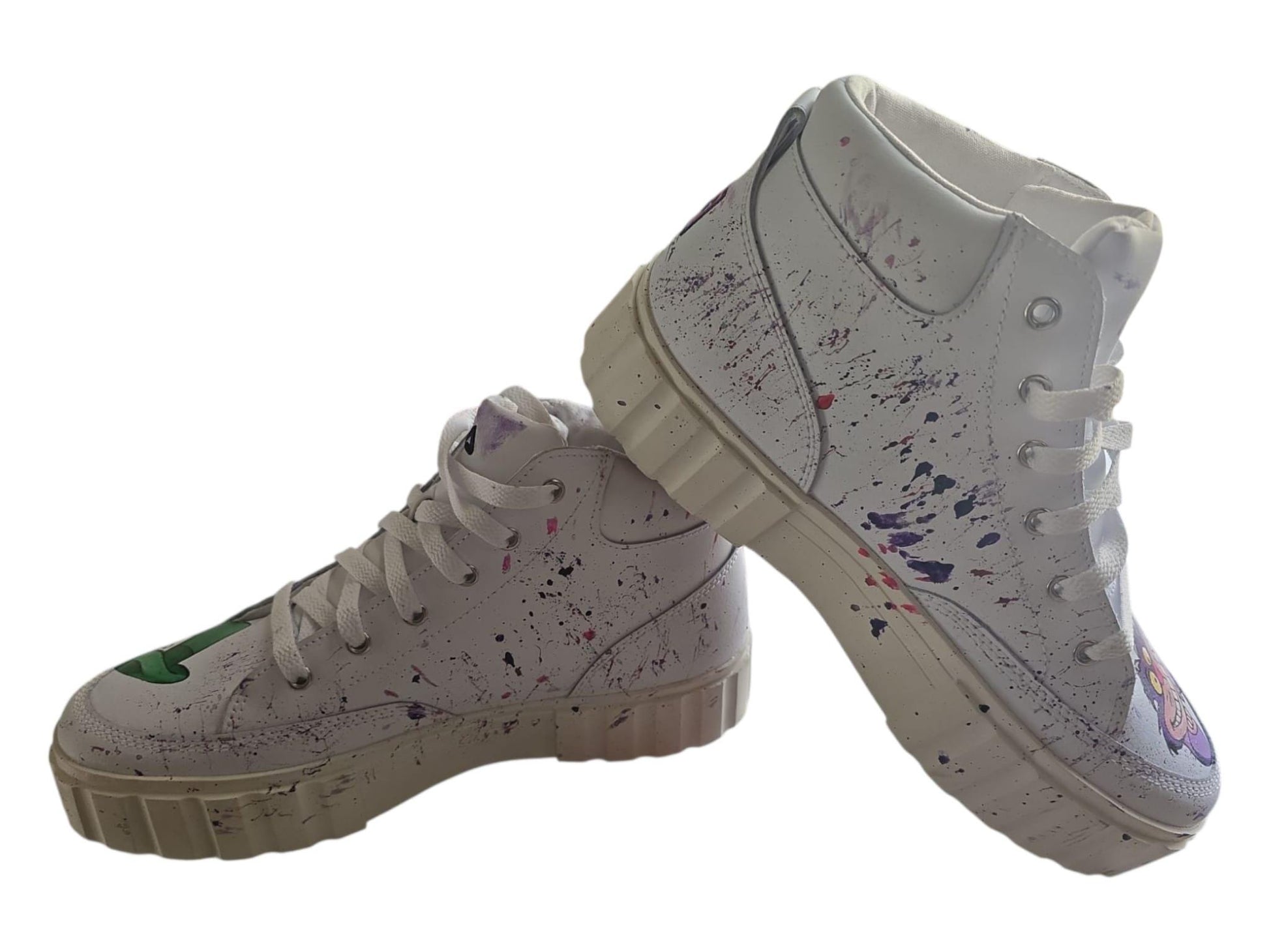 *Scarpe Fila Dipinte a Mano – Tema Stregatto di Alice 🐱✨* 🧩 *Coordinabile su richiesta:* È possibile ordinare *un portafoglio , una borsa o un giacchetto perfettamente abbinato* con lo stesso stile e soggetto ! Scarpe Fila alte dipinte interamente a mano con il celebre *Stregatto* di “Alice nel Paese delle Meraviglie