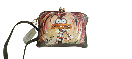 Borsa Dipinta a Mano – Ansia di Inside Out 🧩 *Coordinabile su richiesta:* È possibile ordinare *un portafoglio o un giacchetto perfettamente abbinato* con lo stesso stile e soggetto ! 🎨 Borsa Unica Dipinta a Mano 🎨 Porta con te un accessorio originale e fatto a mano con questa borsa in ecopelle, dipinta con colori acrilici di alta qualità. Il protagonista è Ansia, il personaggio iconico di Inside Out, perfettamente riprodotto per chi ama il mondo dell’animazione e gli accessori unici.