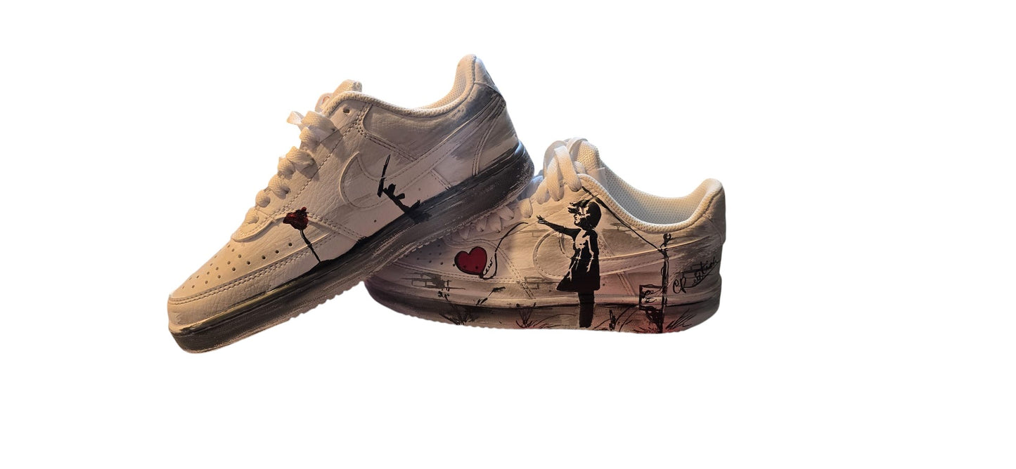 Scarpe Nike Dipinte a Mano – Ispirate a Banksy