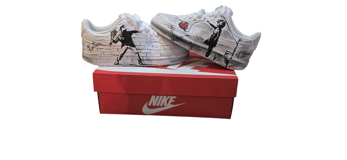 Scarpe Nike Dipinte a Mano – Ispirate a Banksy