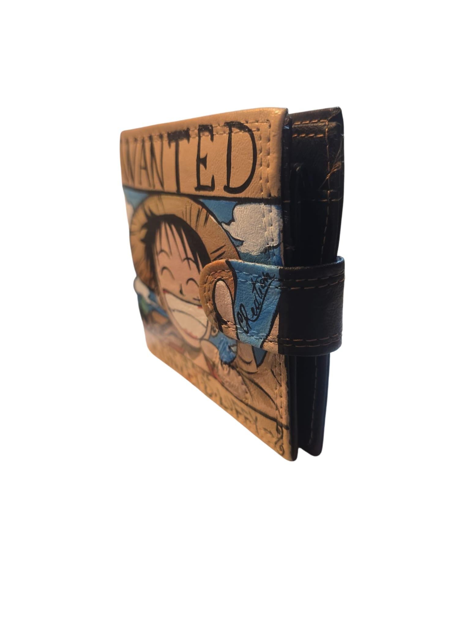 Portafoglio One Piece Luffy – Anime Dipinto a Mano – Accessorio Personalizzabile Otaku Se sei un vero fan di One Piece, questo portafoglio fa per te! Interamente *dipinto a mano* con il protagonista *Monkey D. Luffy*, è un accessorio artigianale unico, ricco di dettagli e carattere. Un’idea regalo perfetta per appassionati di anime e manga! 🖌 *Tecnica*: colori acrilici professionali resistenti