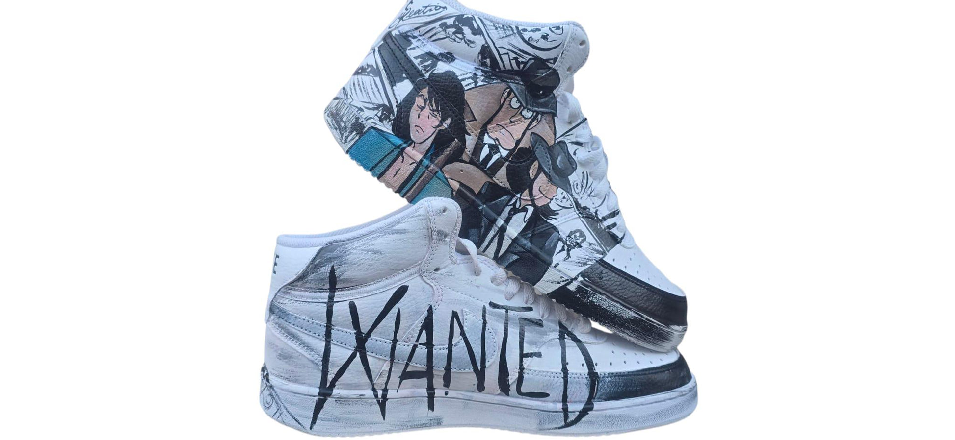 *🎨 Scarpe Nike Dipinte a Mano – Lupin III e Tutta la Gang!* Un capolavoro da indossare, pensato per veri fan e amanti dell’unicità! Queste *scarpe Nike originali dipinte a mano* celebrano il mondo affascinante di *Lupin III*, trasformandosi in un’opera d’arte artigianale e indossabile. Sulla scarpa spicca la scritta *“WANTED”*, come fosse un manifesto ricercato… e insieme a *Lupin*, troverai i volti inconfondibili di *Zenigata*, *Margot (Fujiko)*, *Jigen* e *Goemon*. Un omaggio completo a una delle saghe p