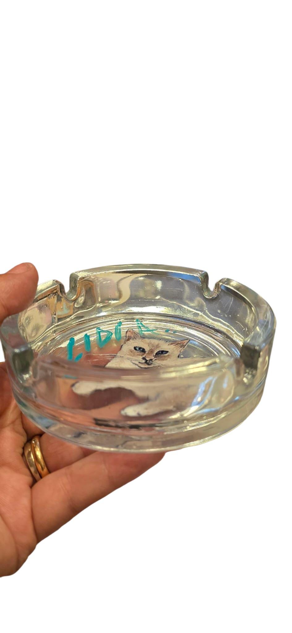 Posacenere Dipinto a Mano – Animale del Cuore Personalizzato 🐾 *Descrizione:* Posacenere artigianale dipinto interamente a mano con il soggetto del tuo *animale del cuore*: cane, gatto o altro animale speciale che vuoi portare sempre con te, anche in un oggetto quotidiano