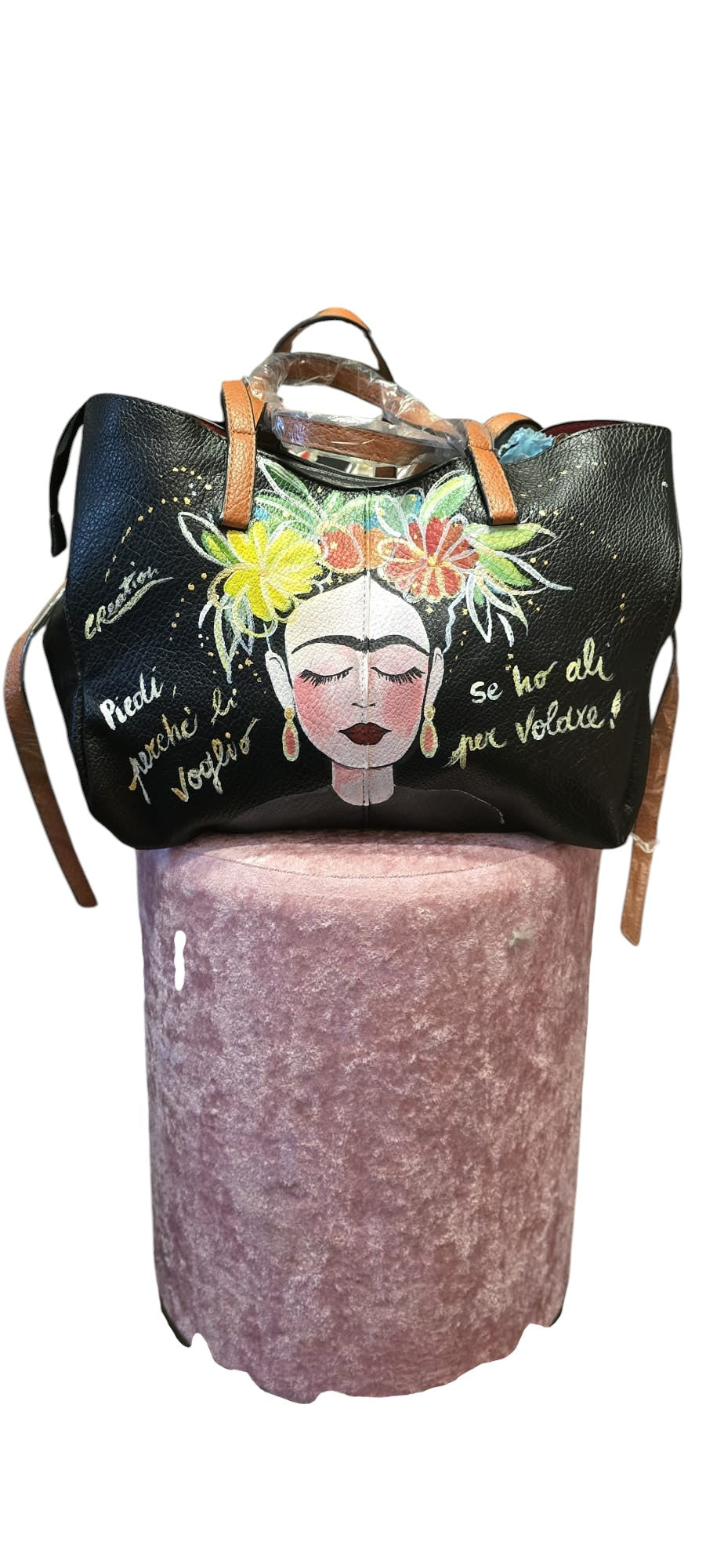 🌸 Borsa Dipinta a Mano – Frida Kahlo 🎨

Disponibile in pronta consegna


“Piedi, a cosa mi servono se ho le ali per volare?” – Indossa l’essenza di un’icona di forza, arte e libertà!