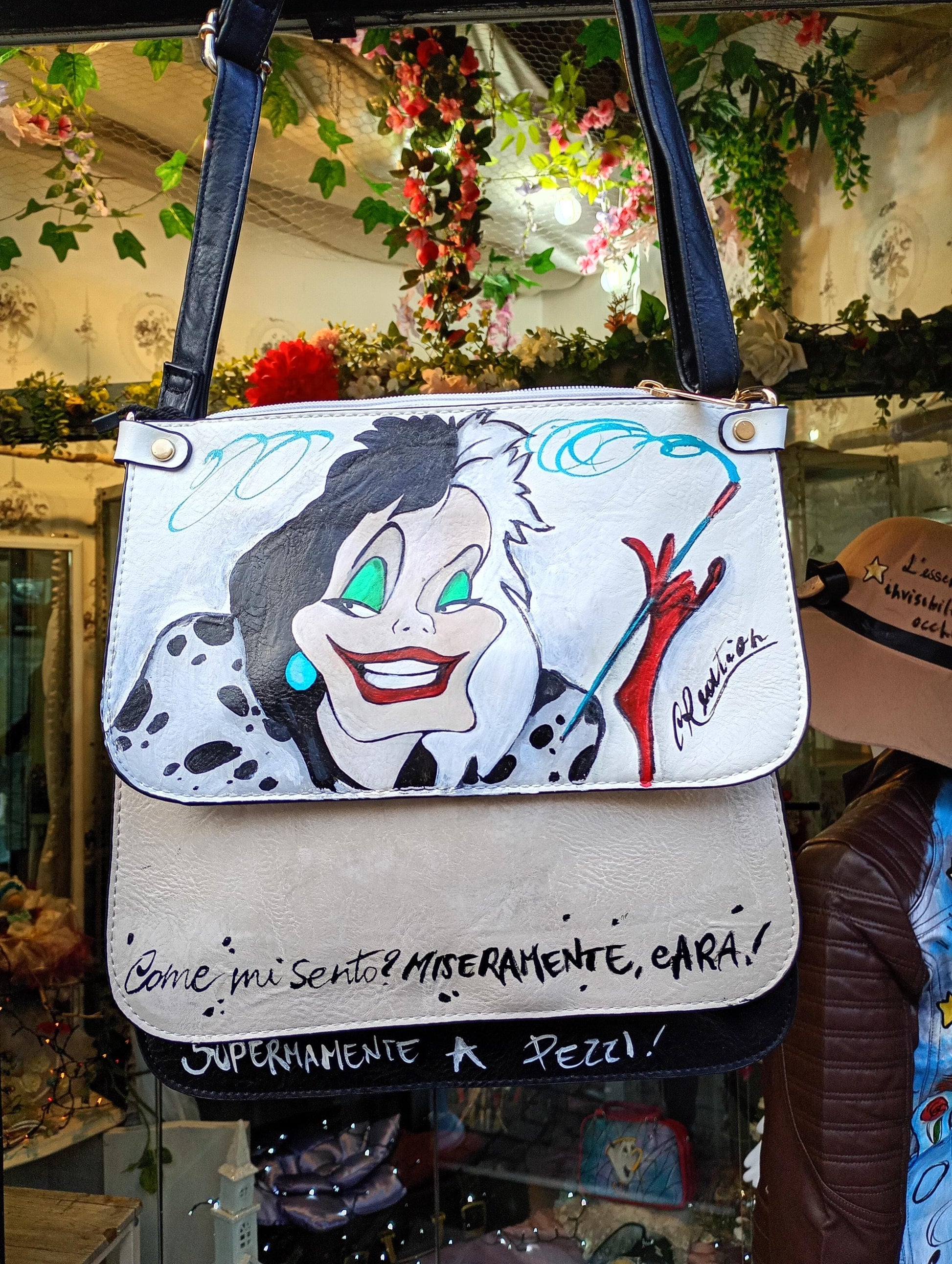 Borsa dipinta a mano Crudelia De Mon Disney, ecopelle artigianale personalizzabile
