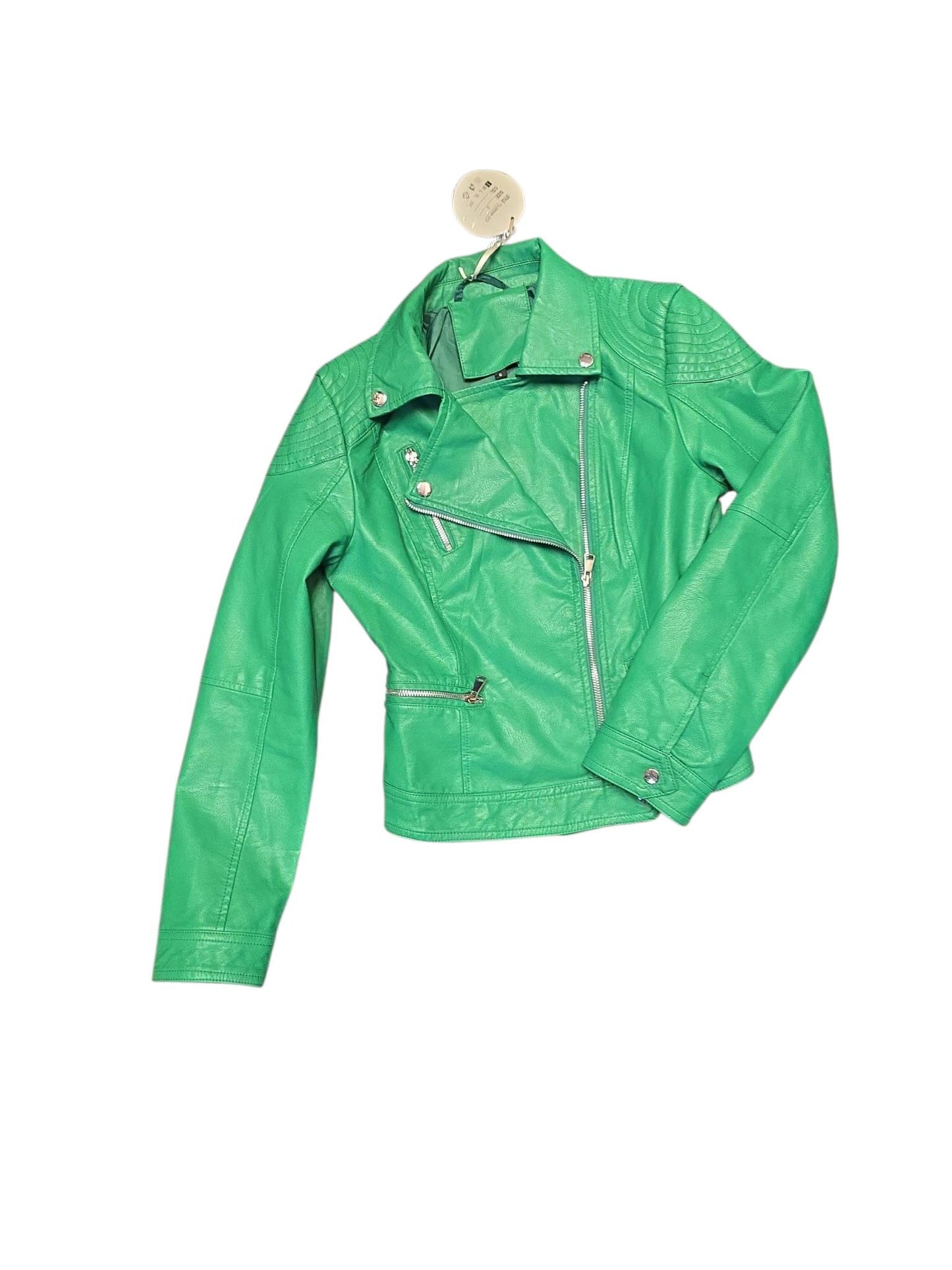 🎨 Porta il fascino degli anime nel tuo stile!  
Questa giacca dipinta a mano raffigura Ranma, l'iconico protagonista dell’amatissimo cartone giapponese. Un capo unico e grintoso, perfetto per chi ama distinguersi con un tocco creativo e originale.