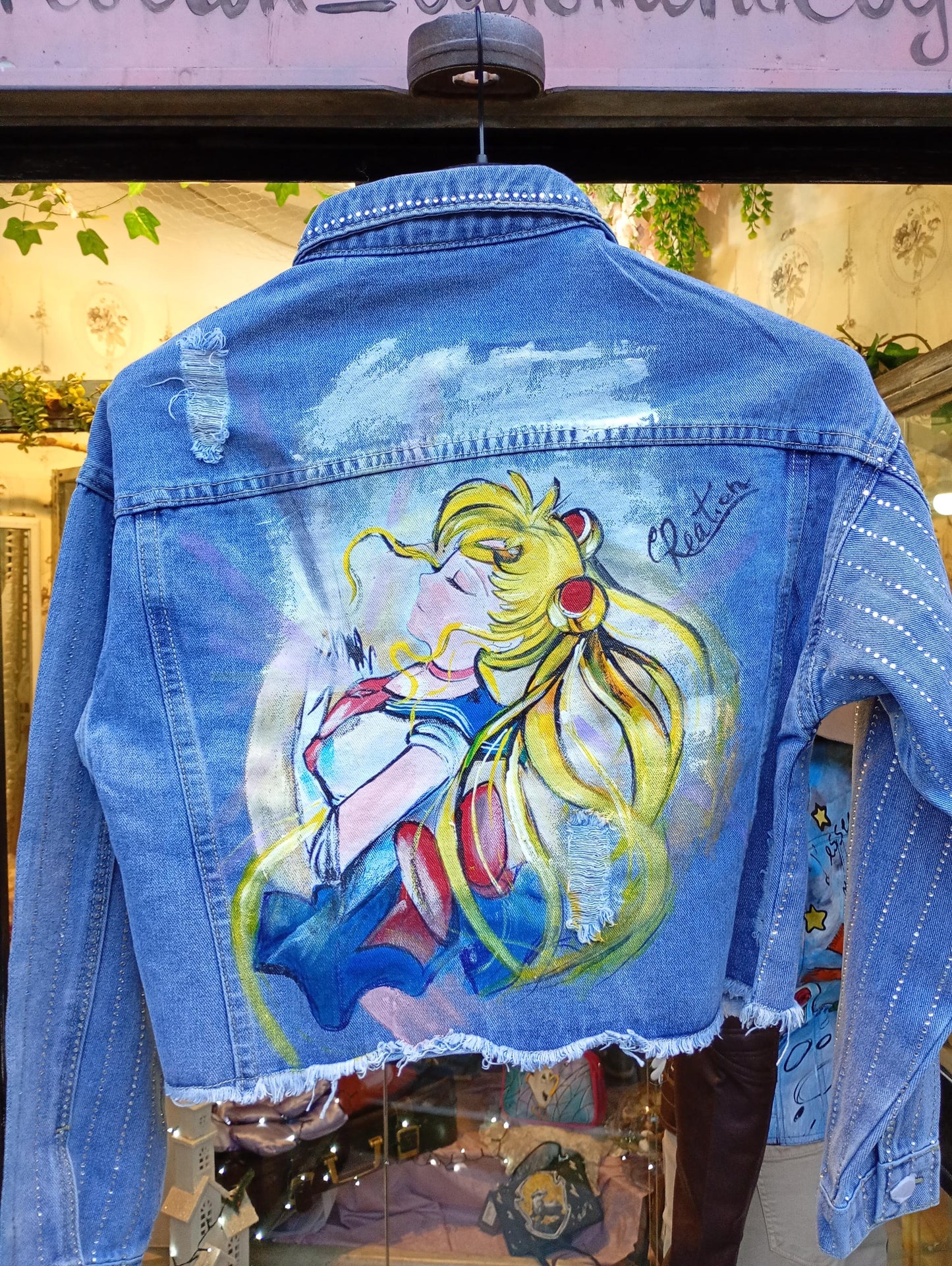 Giacchetto jeans dipinto a mano Sailor Moon anime, abbigliamento artigianale personalizzabile
