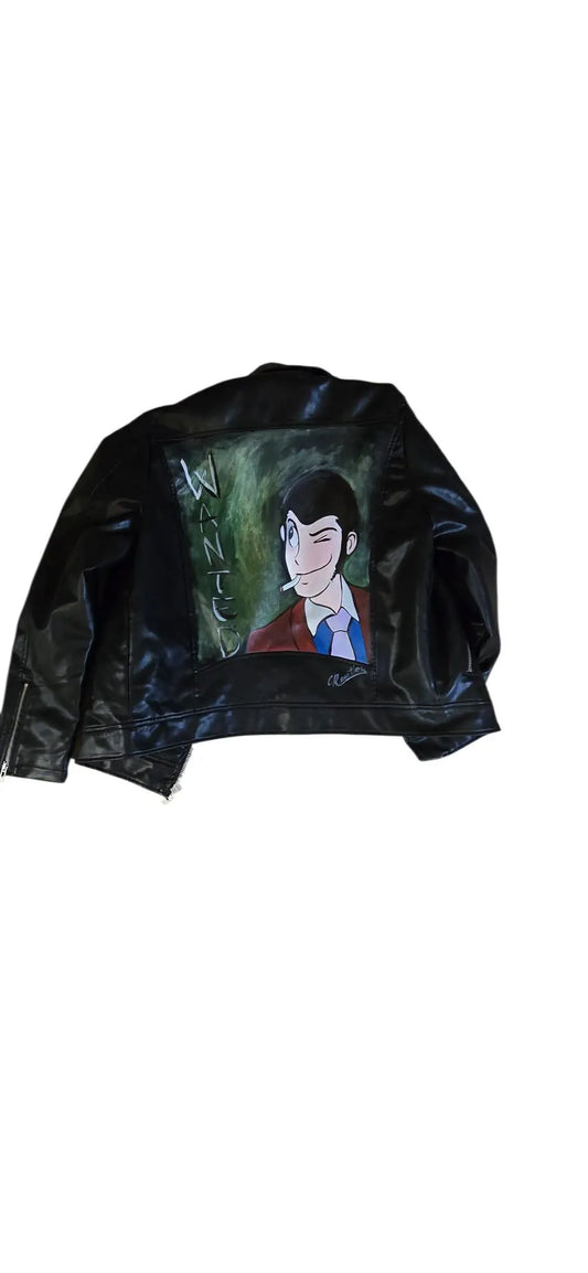 Questo capo celebra il ladro gentiluomo per eccellenza. Il volto, l'espressione furba e lo stile inconfondibile di Lupin sono riprodotti con estrema cura, pensati per i veri appassionati di anime vintage e moderni che vogliono distinguersi con un look streetwear dal forte impatto visivo e nostalgico.
Tempi di realizzazione (per ordini perso