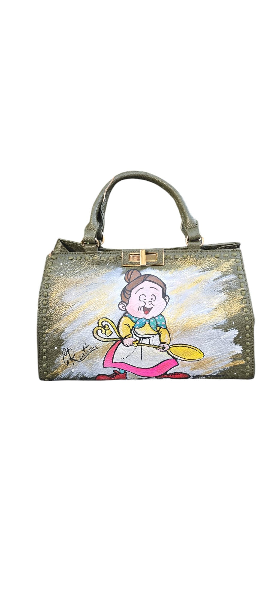 *✨ Il Soggetto: La Signora Minù*
Porta con te la dolcezza della nonnina più famosa dell'animazione con questa borsa in ecopelle, dipinta interamente a mano. La Signora Minù, con il suo inseparabile cucchiaino d'oro appeso al collo, è riprodotta con cura nei dettagli per chi ama le atmosfere fiabesche e gli accessori che raccontano una storia di magia quotidiana.