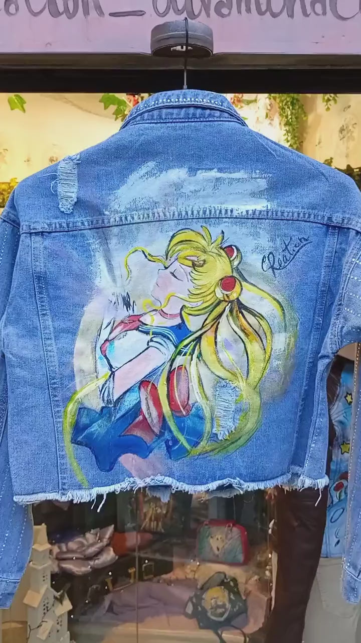 Giacchetto di Jeans Dipinto a Mano – Soggetto Sailor Moon – Unico e Personalizzabile – Handmade