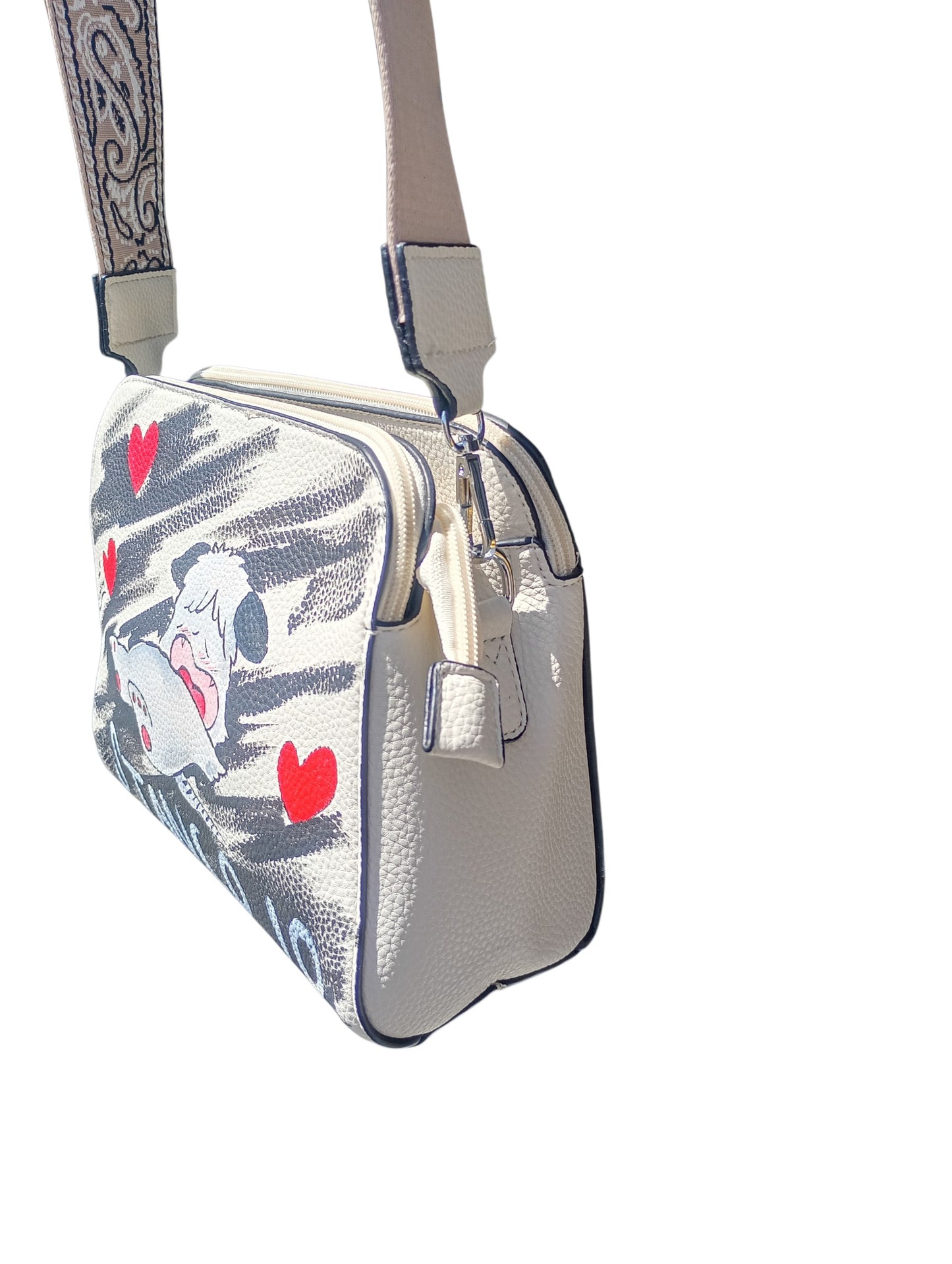 Borsa Dipinta a Mano – Hello Spank ("Stanco io")
​Un classico dell'animazione intramontabile incontra lo stile artigianale. Non perdere l'occasione di sfoggiare o regalare un accessorio unico, ironico e dal sapore nostalgico, caratterizzato dal mitico Hello Spank e dalla sua celebre espressione di totale relax.