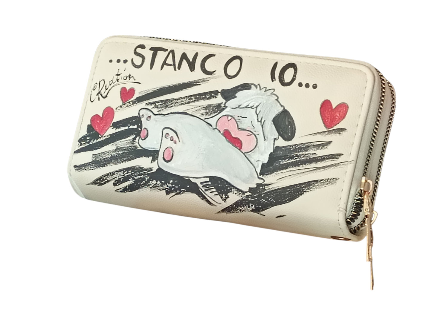 Porta con te l'allegria del cagnolino più buffo dell'animazione con questo portafoglio in ecopelle, dipinta interamente a mano. Il volto espressivo di Spank è riprodotto con cura nei dettagli per chi ama lo stile vintage degli anni '80 e gli accessori che sanno regalare un sorriso ogni volta che li usi.
