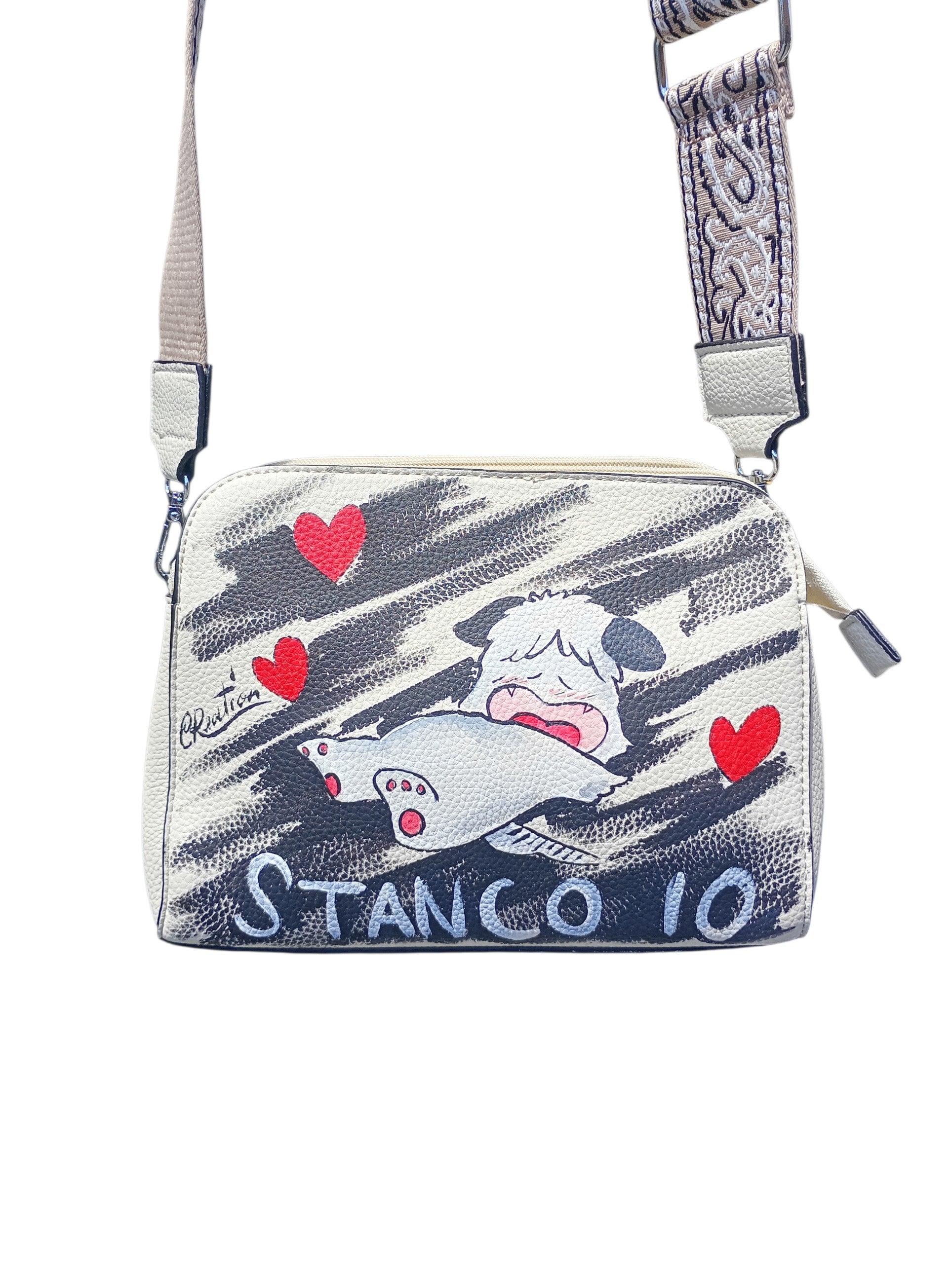 Borsa Dipinta a Mano – Hello Spank ("Stanco io")
​Un classico dell'animazione intramontabile incontra lo stile artigianale. Non perdere l'occasione di sfoggiare o regalare un accessorio unico, ironico e dal sapore nostalgico, caratterizzato dal mitico Hello Spank e dalla sua celebre espressione di totale relax.
