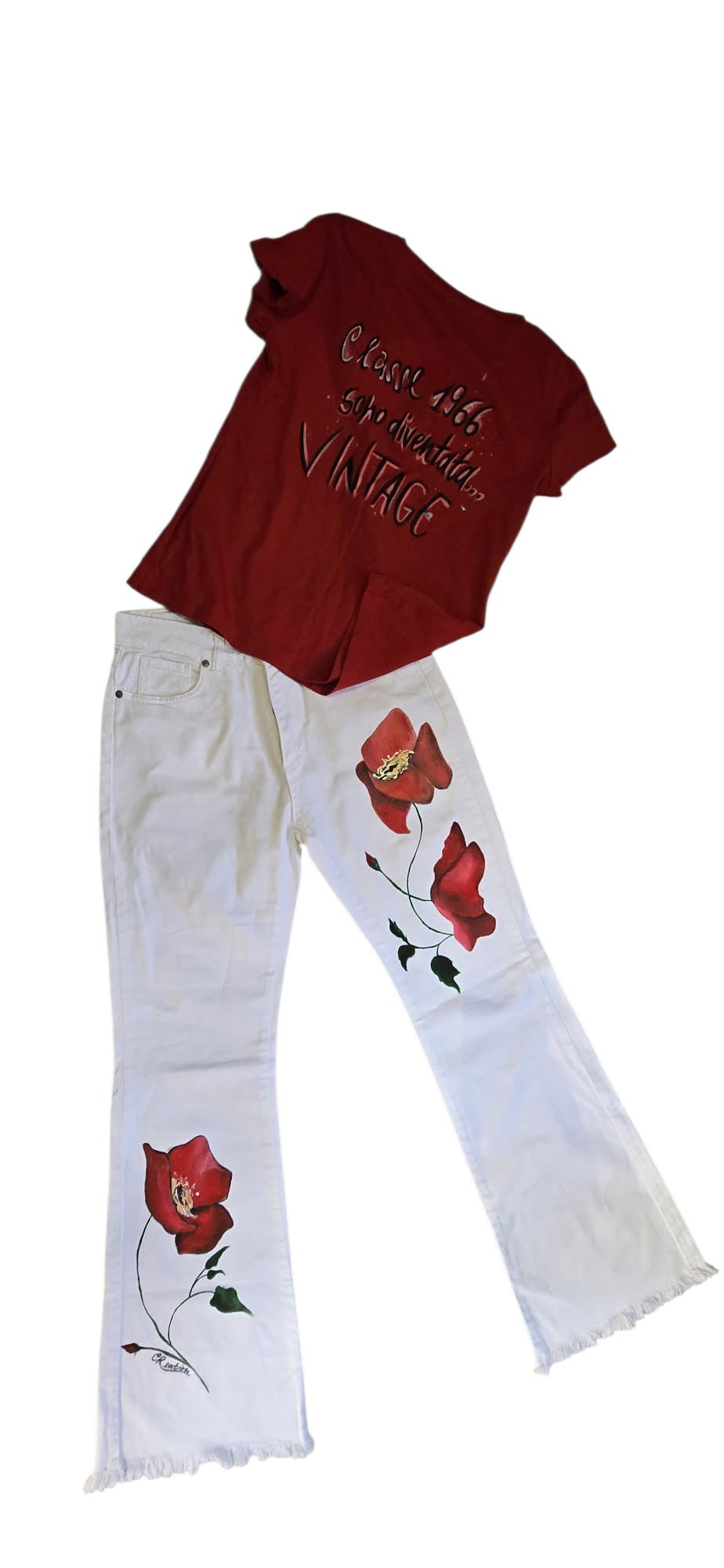 Completo Coordinato 3 Pezzi Dipinto a Mano – Papaveri (Outfit Floreale & Artigianale)
​“Lasciati avvolgere dalla bellezza e dal colore della natura...” – Non perdere l’occasione di indossare un outfit unico, elegante e ricco di personalità! Un coordinato artistico pensato per chi ama distinguersi con uno stile unico e romantico.
