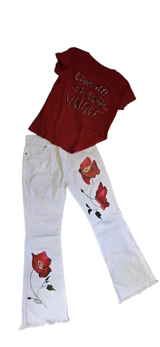 Completo Coordinato 3 Pezzi Dipinto a Mano – Papaveri (Outfit Floreale & Artigianale)
​“Lasciati avvolgere dalla bellezza e dal colore della natura...” – Non perdere l’occasione di indossare un outfit unico, elegante e ricco di personalità! Un coordinato artistico pensato per chi ama distinguersi con uno stile unico e romantico.